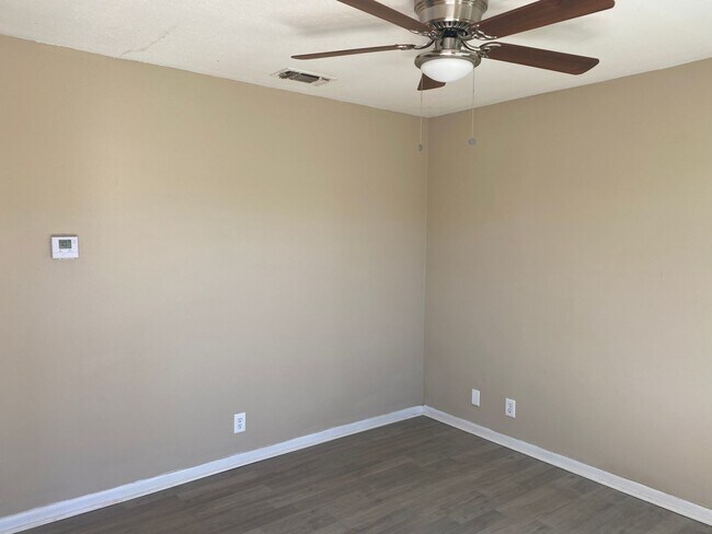 Foto del edificio - 2/1 Duplex in Southeast Sherman