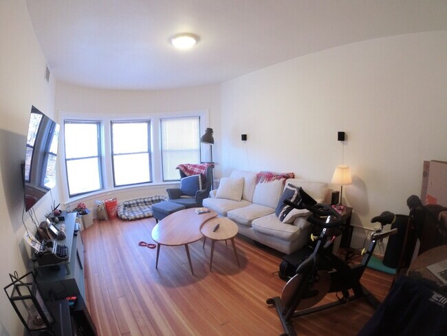 Building Photo - 1463 Beacon St