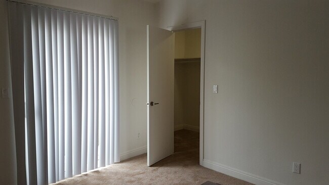 Foto del edificio - 4735 Bancroft St