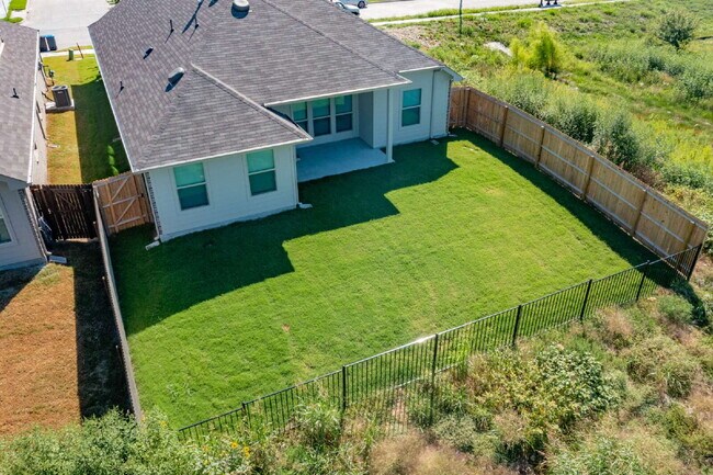 Foto del edificio - Welcome home to you new 3 bed 2 bath locat...