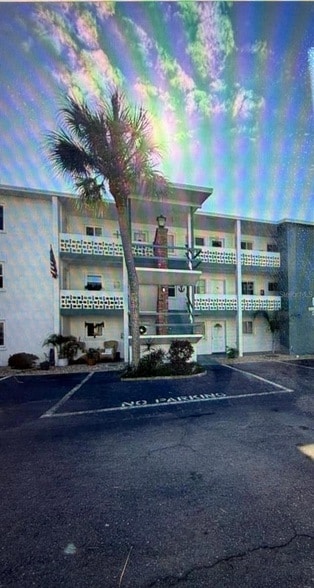 Building Photo - 1832 Sunny Dr