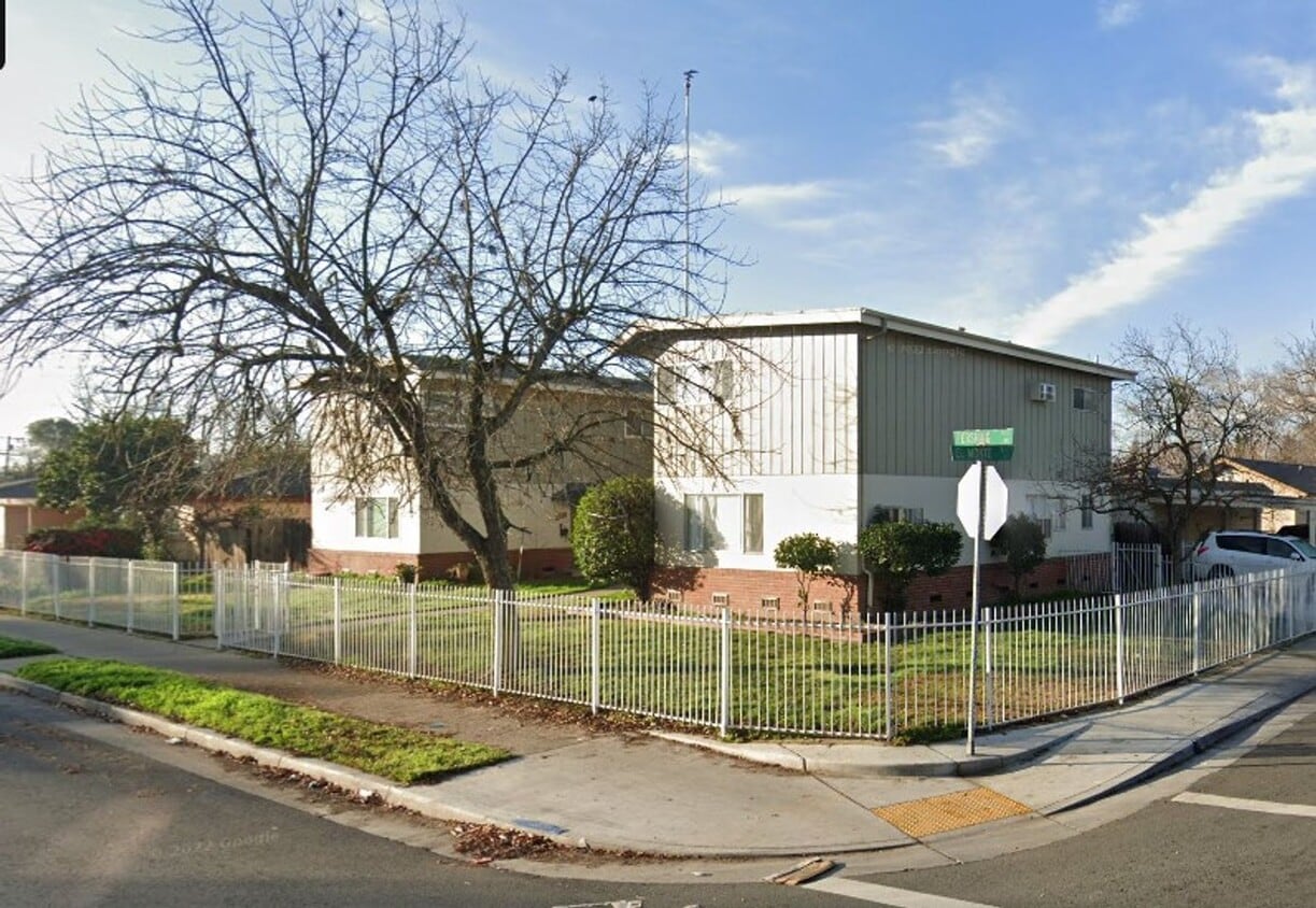 Primary Photo - 4143 N Pershing Ave