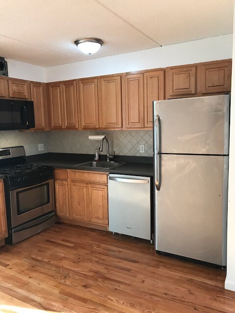 Foto principal - 6054 Flushing Ave