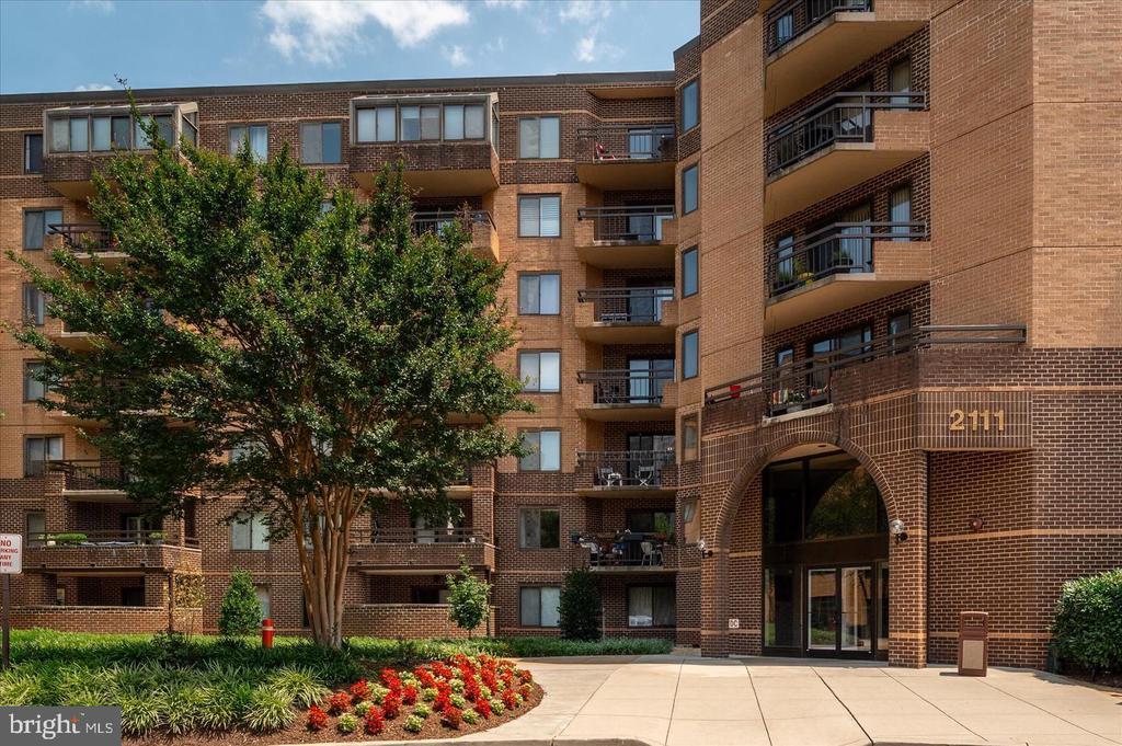 Foto principal - 2111 Wisconsin Ave NW