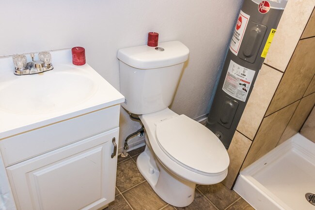 Foto del edificio - Efficiency Studio just 1/2 Mile from CMU