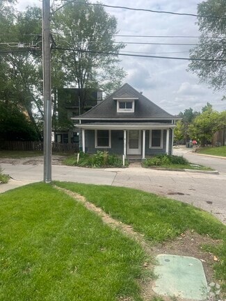 Building Photo - 611 19th St