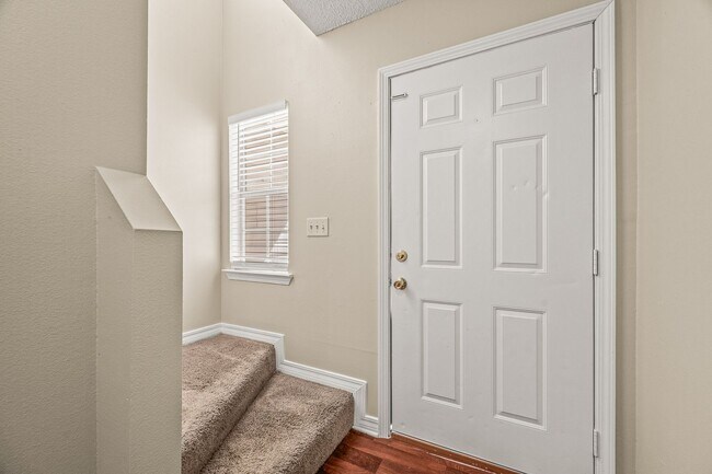 Foto del edificio - 646 Virginia Oak Ct