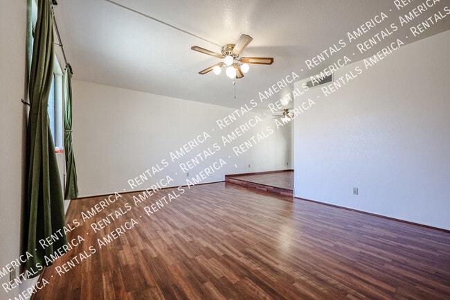 Building Photo - 953 N Revere