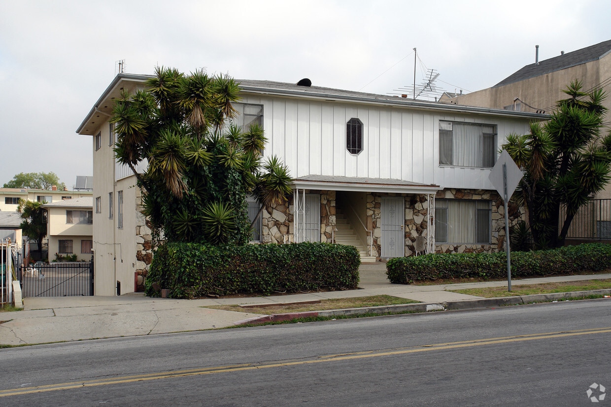 Primary Photo - 211 E Hyde Park Blvd
