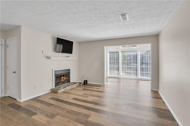 Foto del edificio - 1408 Country Park Dr