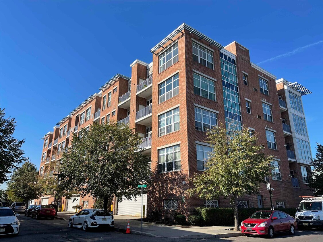 Foto principal - 55 Mallory Ave