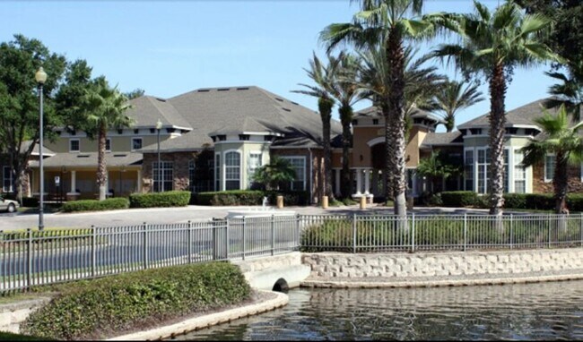Foto del edificio - 9918 Courtney Palms Blvd
