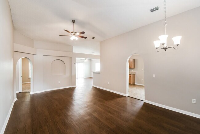 Foto del edificio - 12348 Hickory Forest Rd
