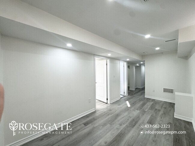 Photo du bâtiment - Spacious 1-Bedroom Basement Apartment with Walk-In Closet & In-Unit Laundry – Brampton