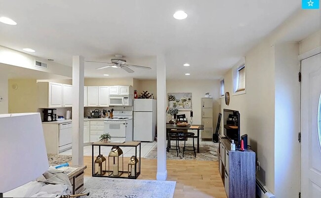 Building Photo - Spacious Brookline 3 bed/2 bath with CENTR...