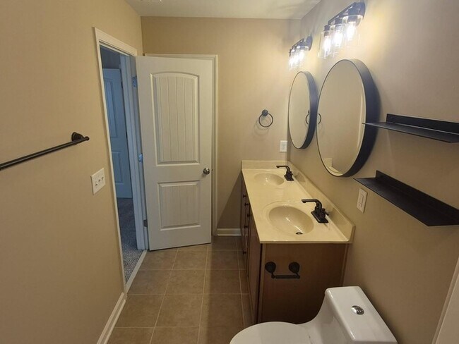 Foto del edificio - 3 bedrooms 2.5 Bath