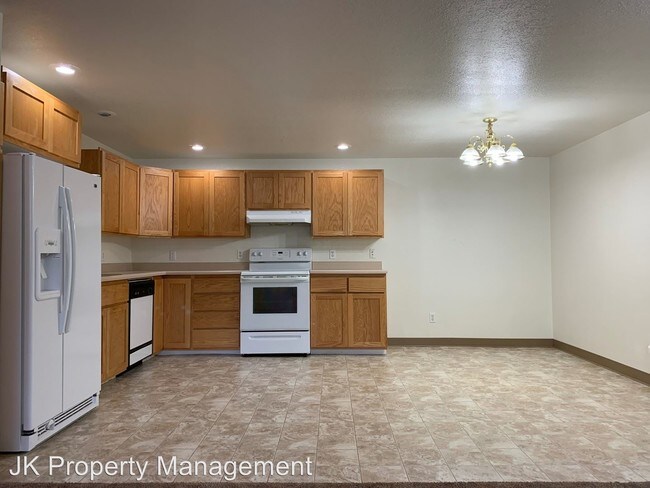 Building Photo - 1612 Sand Ct