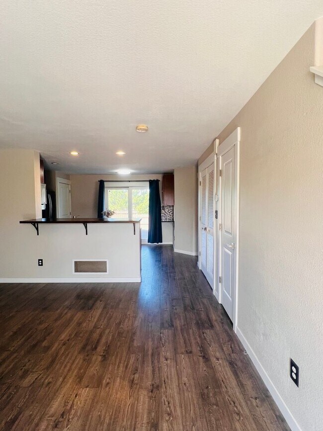 Foto del edificio - 6150 Rockville Dr