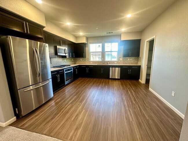 Foto del edificio - Lovley Blue 3 Bedroom Condo!