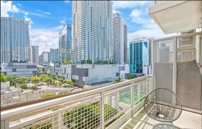Building Photo - 690 SW 1st Ct