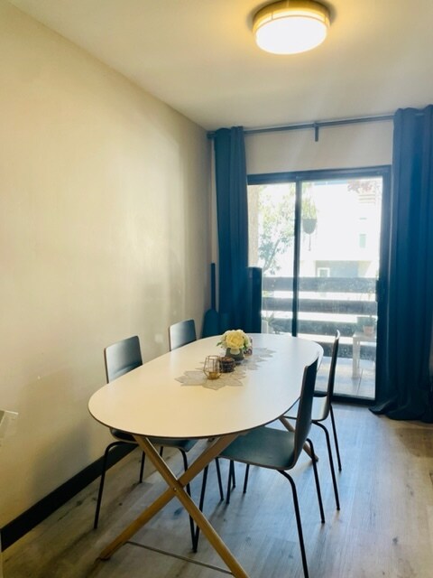 Dining area - 1002 30th St
