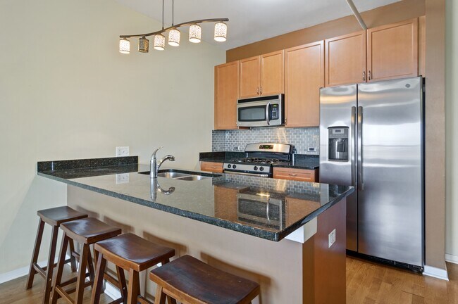 Foto del edificio - 437 W Division St