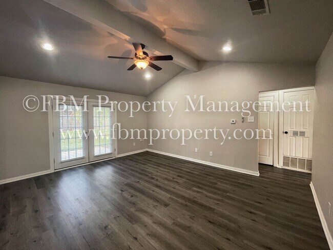 Foto del edificio - 1307 Janann Ave