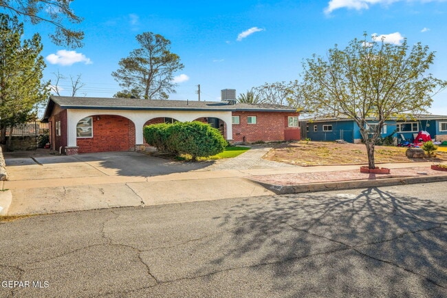 Building Photo - 317 Olivia Cir