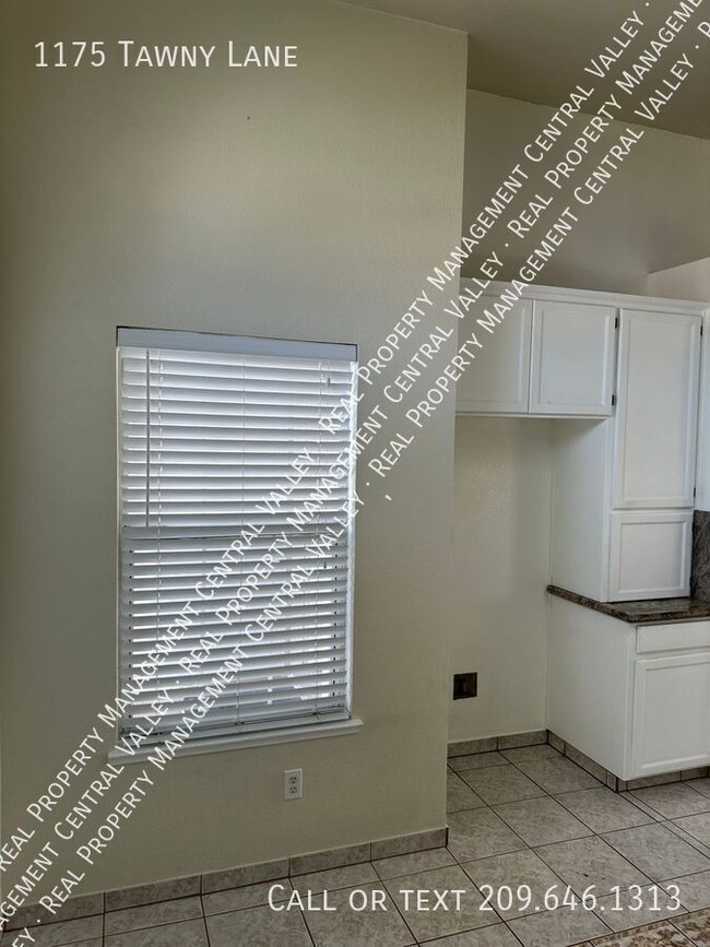 Foto del edificio - Turlock 4 Bedroom 2 Bath Home with RV Parking