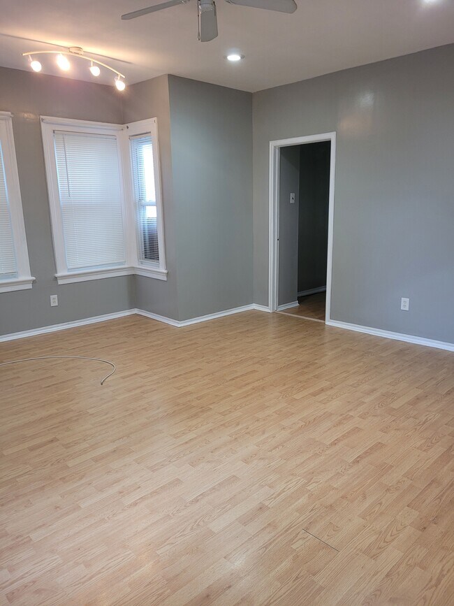 Livingroom - 130 W 2nd Ave