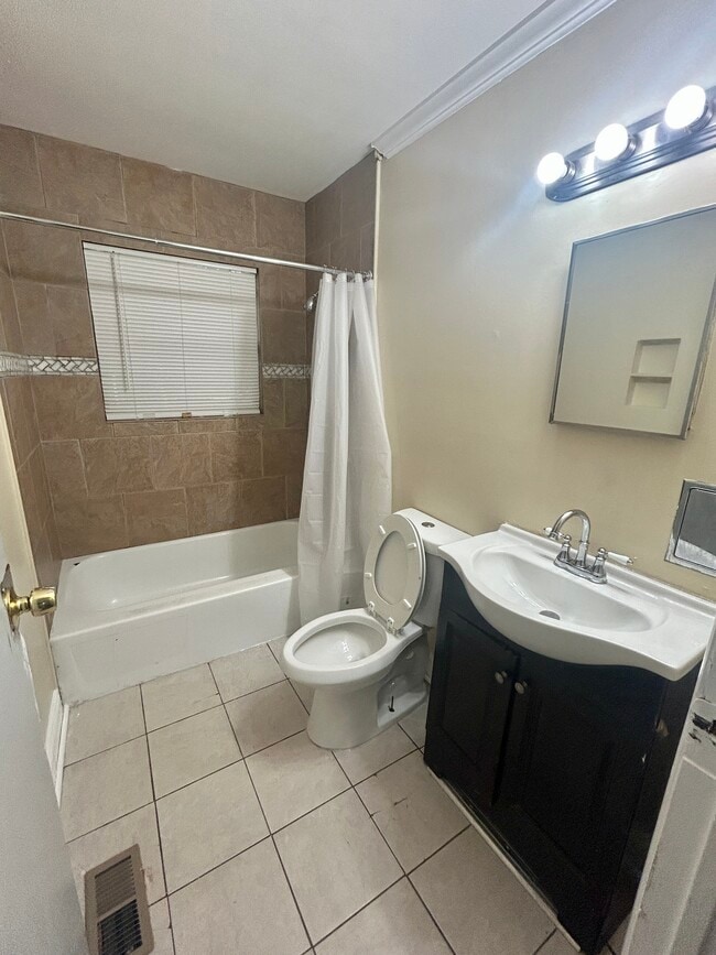 Building Photo - 6650 Westfield Dr