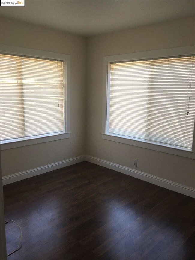 Building Photo - 231 W 11th St