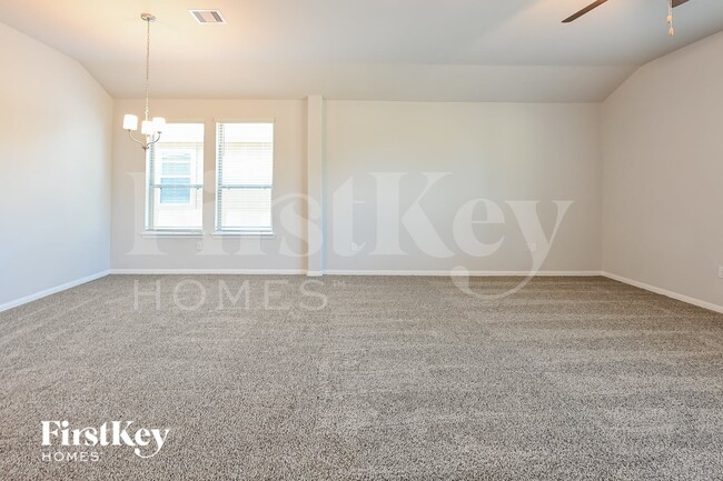 Building Photo - 14785 Country Club Dr