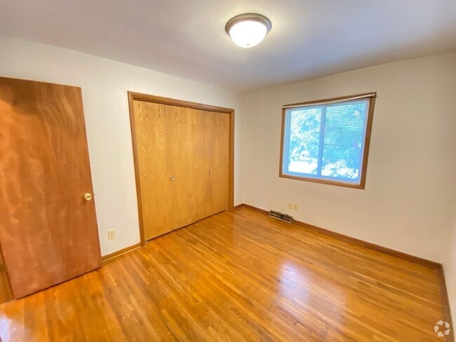 Building Photo - 610 E Seerley Blvd