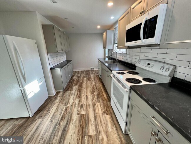 Foto del edificio - 1365 Davisville Rd