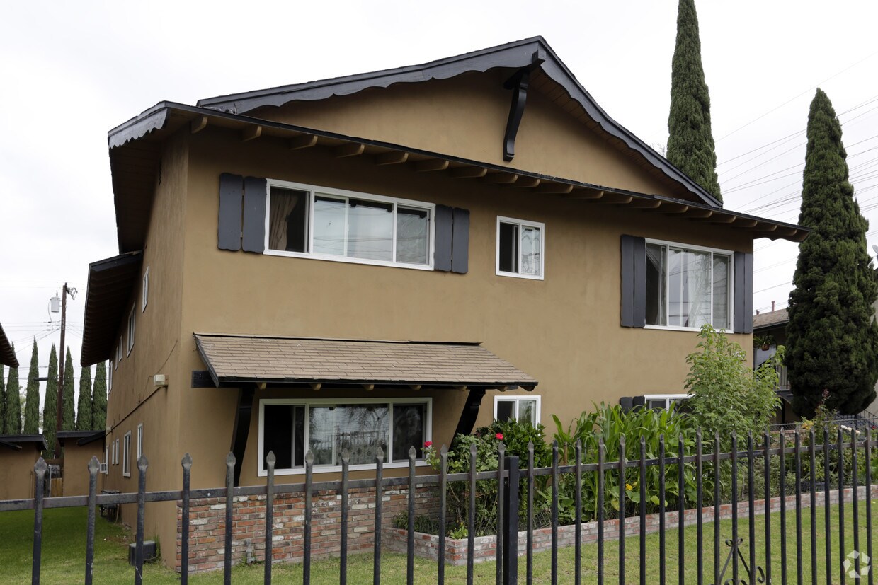 Building Photo - 8681 W Cerritos Ave