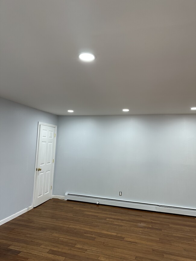 Building Photo - 527 Andria Ave