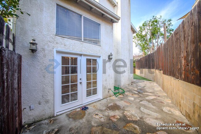 Foto del edificio - 12331 Hilldale Ct