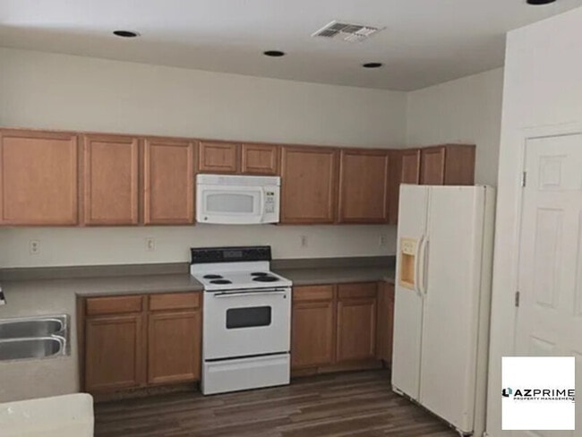 Building Photo - 8560 N 63rd Ln