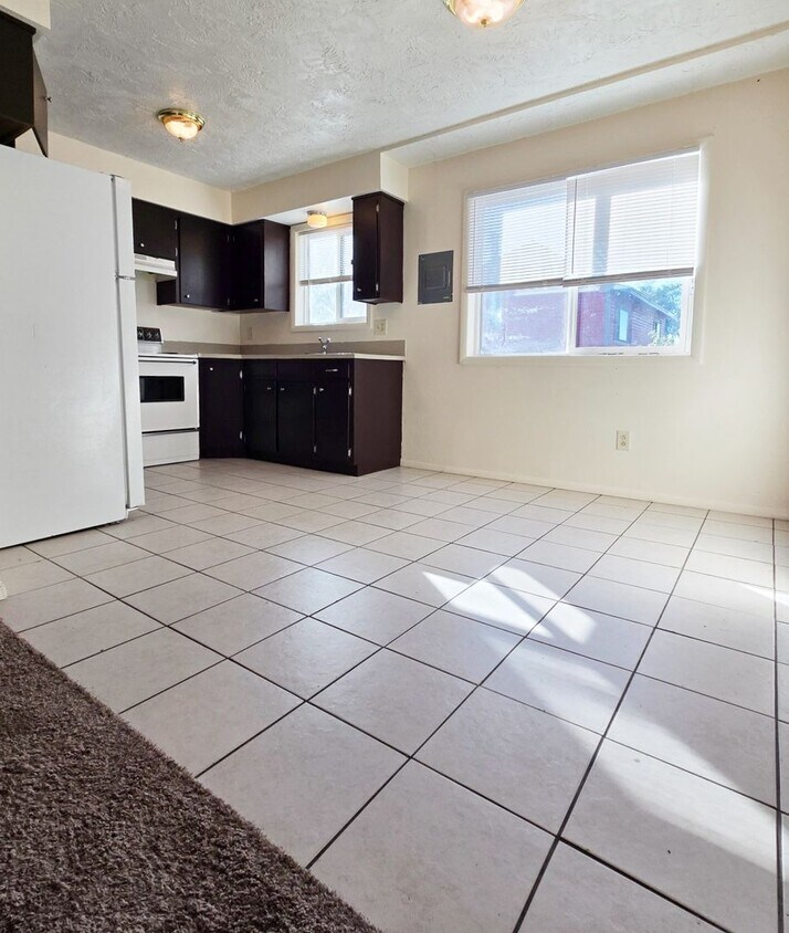 Primary Photo - 1286 Blaine Ave