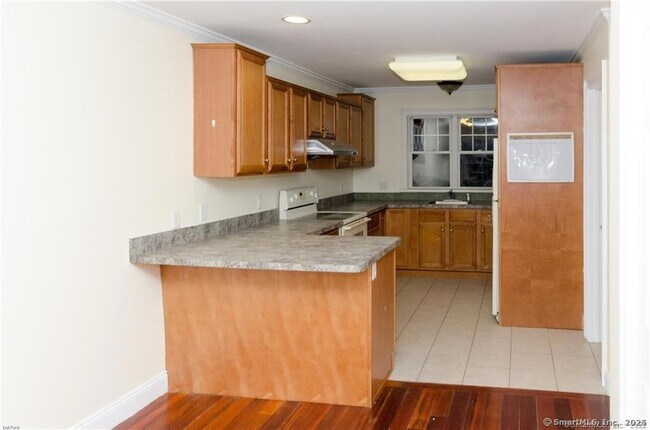 Foto del edificio - 527 W Thames St