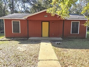 Building Photo - 2010 Railroad St