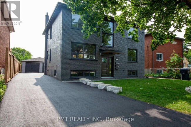 Photo du bâtiment - 34 Robindale Ave