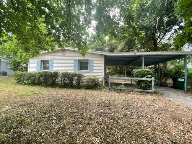 Building Photo - 702 Plumosa Ave