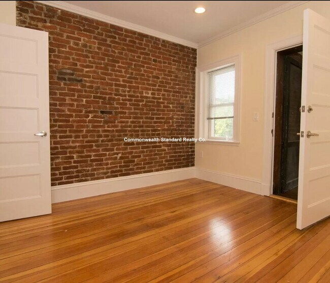 Foto del edificio - 1616 Beacon St
