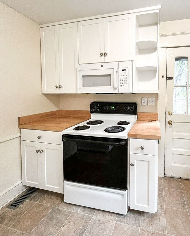 Building Photo - 2BD/1BA House in Locust Grove