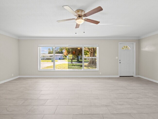 Foto del edificio - 3-bedroom, 2-bathroom pool home