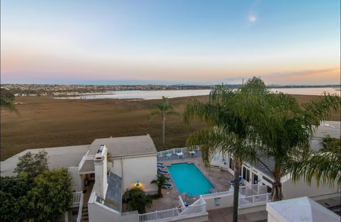Foto principal - 3991 Crown Point Dr