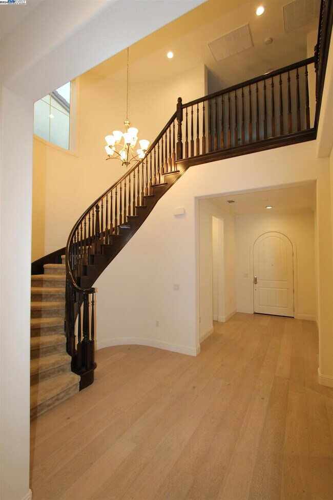 Building Photo - 2626 Mount Dana Ct