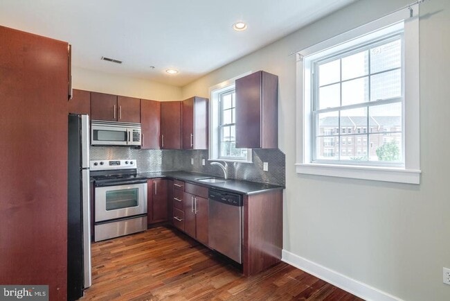 Building Photo - 2633 Catharine St